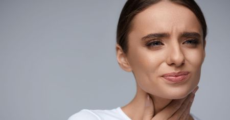 5 sposobów na walkę z bólem gardła
