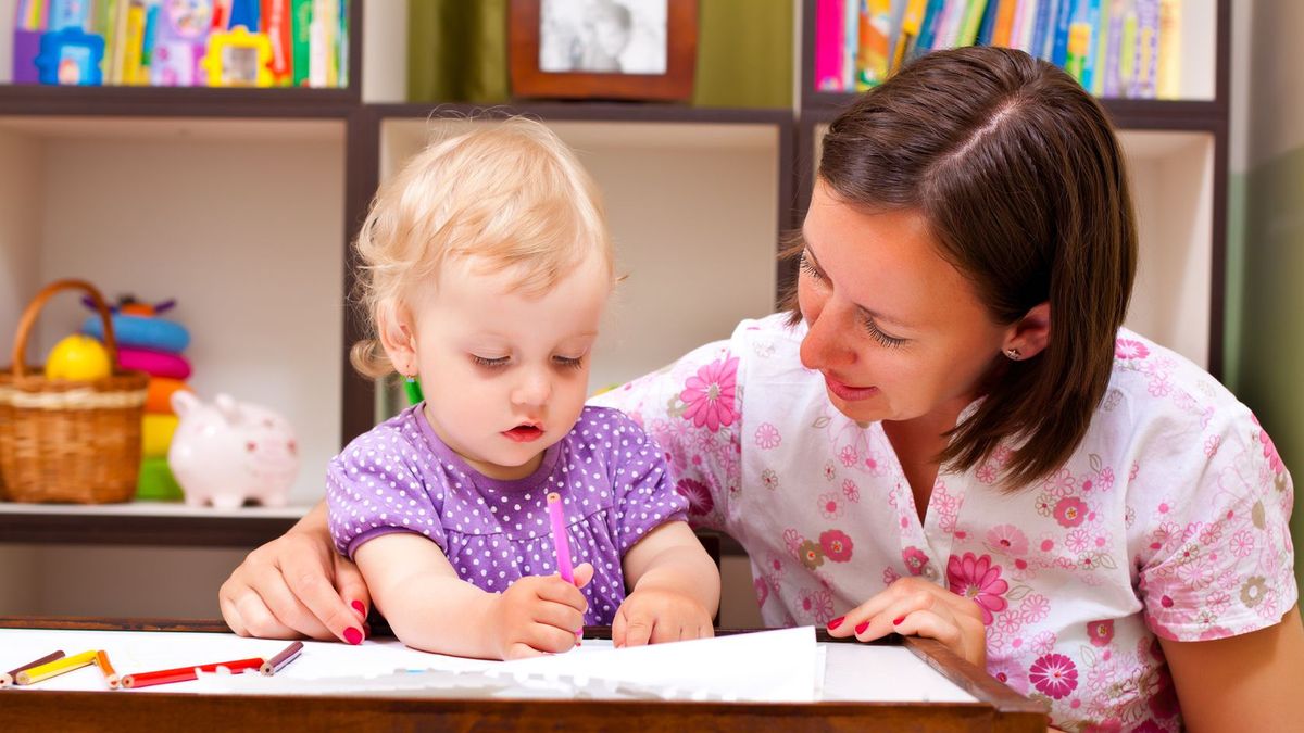 Lęk separacyjny wynika z dużego przywiązania dziecka do mamy
