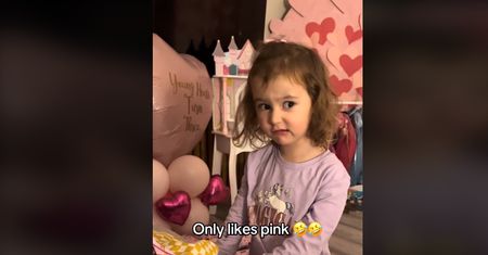"Kto to wybrał?". Nagranie z rozpakowywania prezentu podbija TikTok