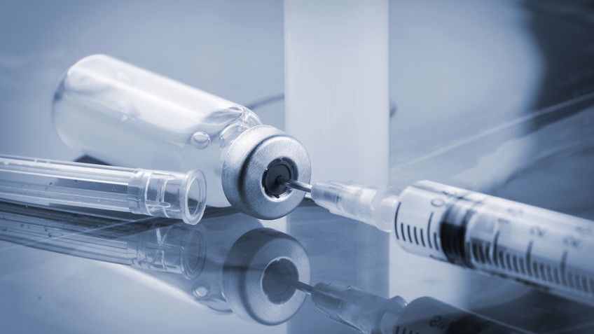 KJwas hialuronowy najczęściej podawany jestw zastrzykach. 