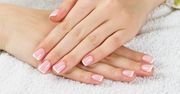 Manicure francuski – charakterystyka, niezbędne produkty, wykonanie. Nowe odsłony francuskiego manicure