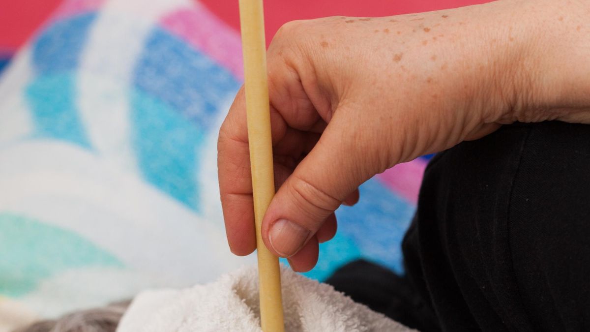 Świecowanie uszu pozwala pozbyć się woskowiny i zanieczyszczeń