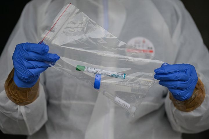 Antygenowy test na koronawirusa z Lidla. Diagnosta wyjaśnia czy jest sens go stosować