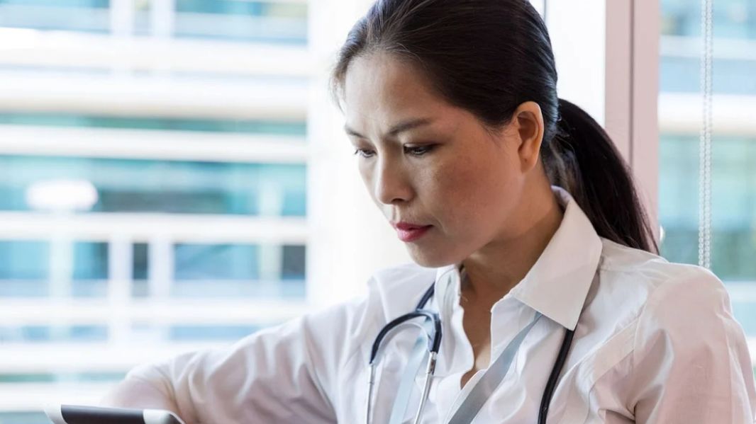 Trombektomia to jedna z metod leczenia udaru niedokrwiennego. Polega ona na usunięciu zatoru przez mikrocewnik. 