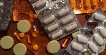 Multiwitaminy nie działają. W nadmiarze mogą doprowadzić do zatrzymania akcji serca