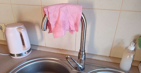 Powszechny nawyk w kuchni. Tak stwarzasz idealne warunki do rozwoju bakterii