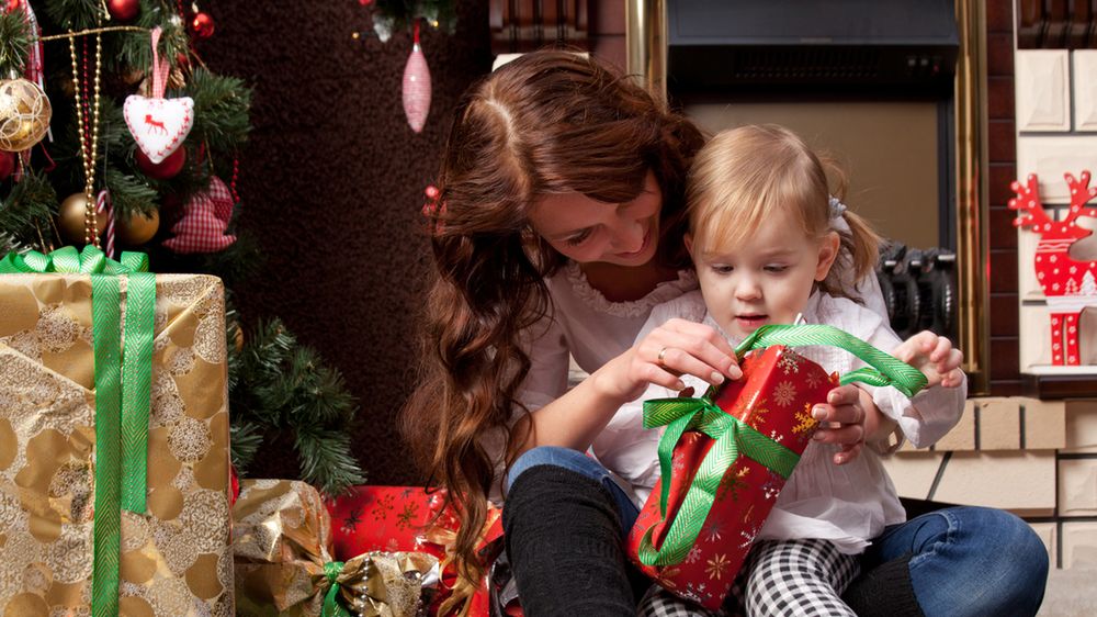 Świąteczny prezent dla malucha – jak wybrać najlepszy podarunek?