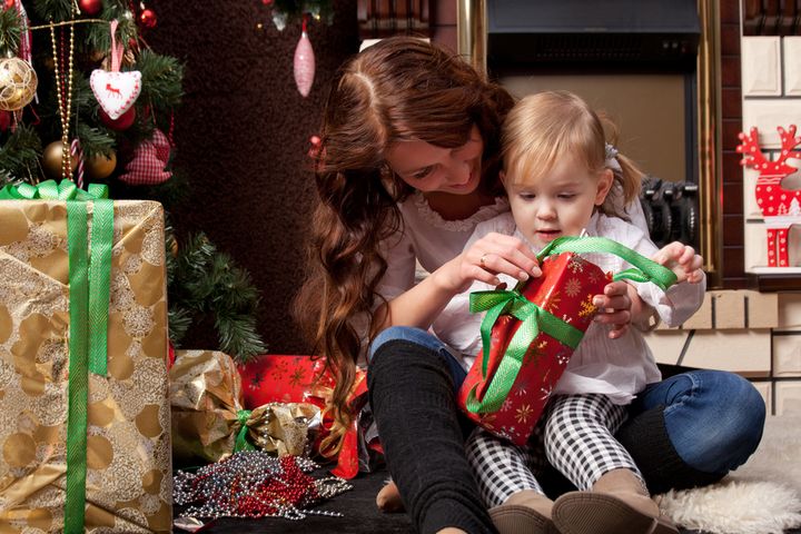 Świąteczny prezent dla malucha – jak wybrać najlepszy podarunek?