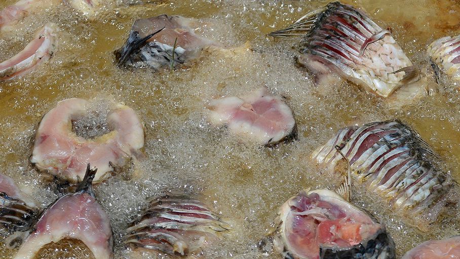 Karp wyjdzie idealny. Najgorsze i najlepsze tłuszcze do smażenia