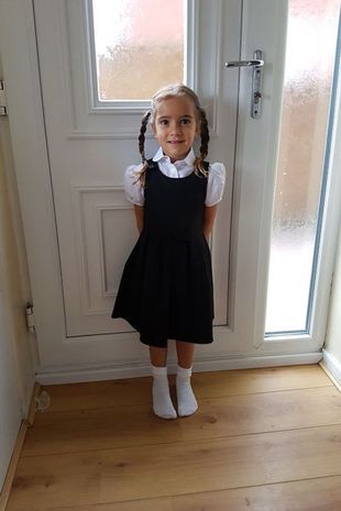 Esma wróciła ze szkoły z bólem brzucha