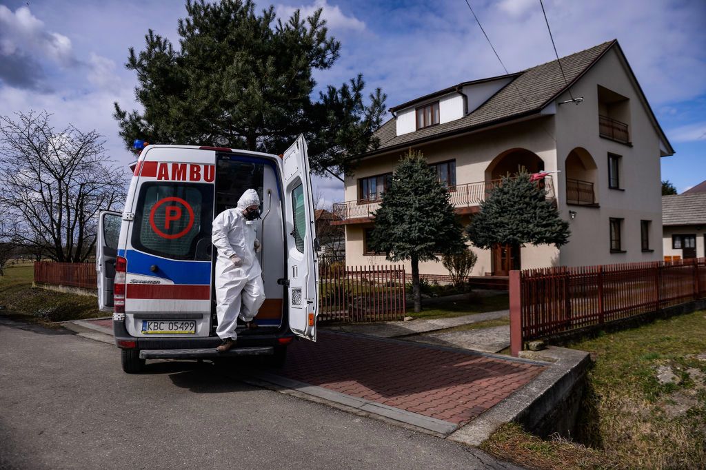 Dane ministerstwa potwierdzają wzrost zakażeń SARS-CoV-2