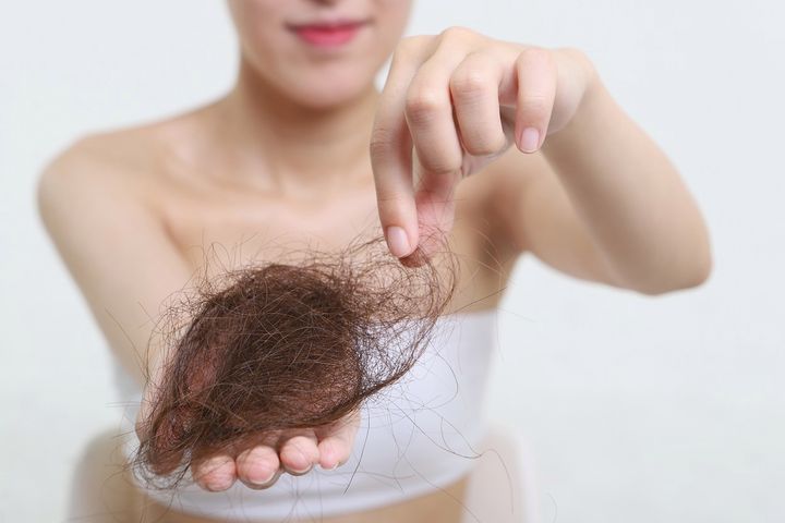 Wypadanie włosów może być objawem niektórych chorób