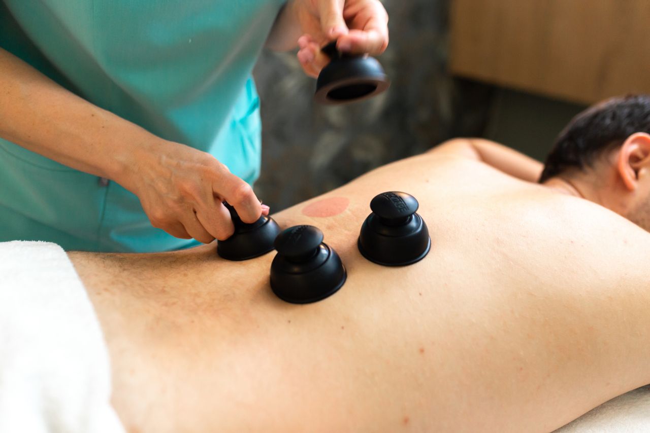 Masaż bańką chińską – efekty, wskazania, przeciwwskazania