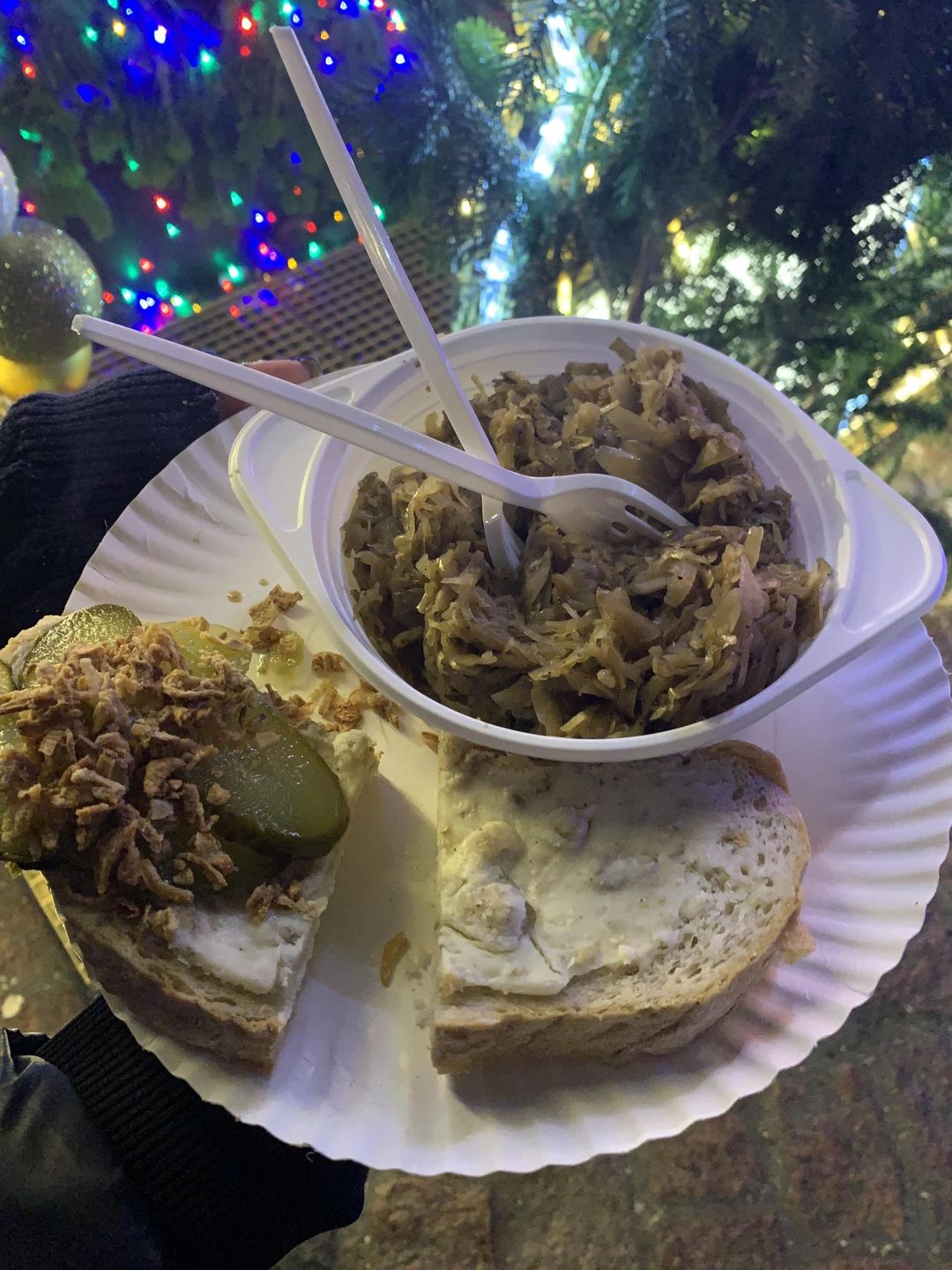 Smażona kapusta z chlebem ze smalcem