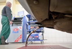 Rząd chce walczyć ze spalinami kijem i marchewką