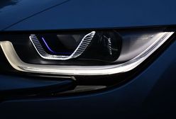 Światła doświetlą zakręt jeszcze przed dokonaniem manewru skrętu