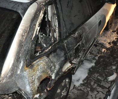 Spalili trzy samochody, bo chcieli sobie poświecić