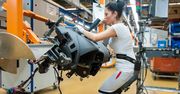 Niecodzienny pomysł Audi na poprawę ergonomii pracy w fabrykach