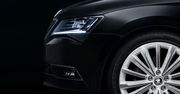 Błyszcząca Skoda Superb "Black Crystal"