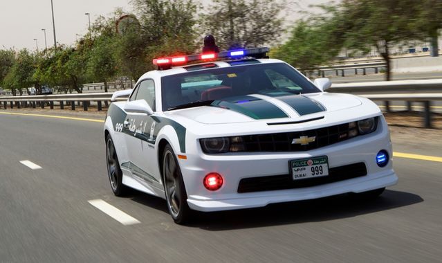 Chevrolet Camaro we flocie dubajskiej policji