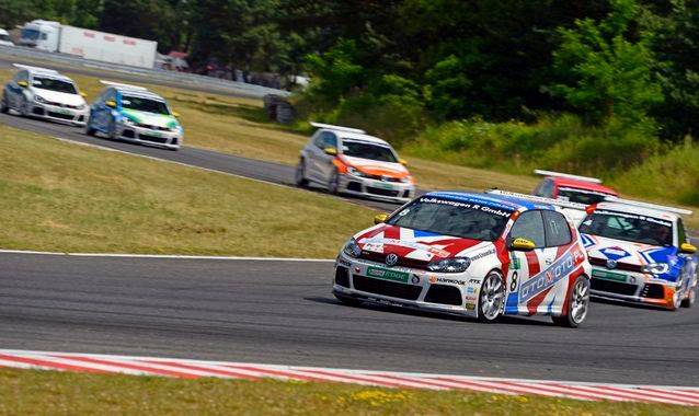 Volkswagen Castrol Cup Runda IV: emocje narastają!