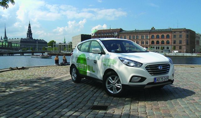 Hyundai przekazał 15 sztuk ix35 Fuel Cell