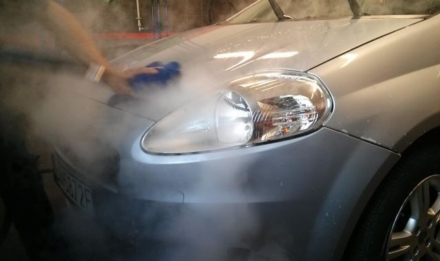 Samodzielne mycie auta: na pewno opłacalne?