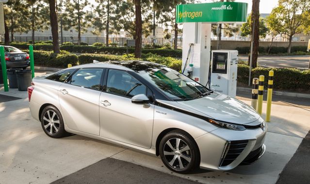 Toyota Mirai ze zwiększonym do 502 km zasięgiem