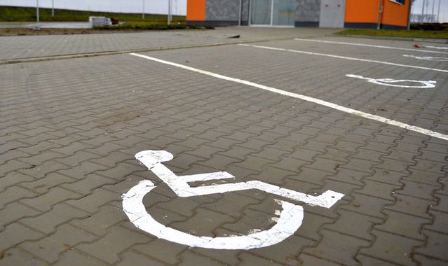 Powstaje baza miejsc parkingowych dla niepełnosprawnych