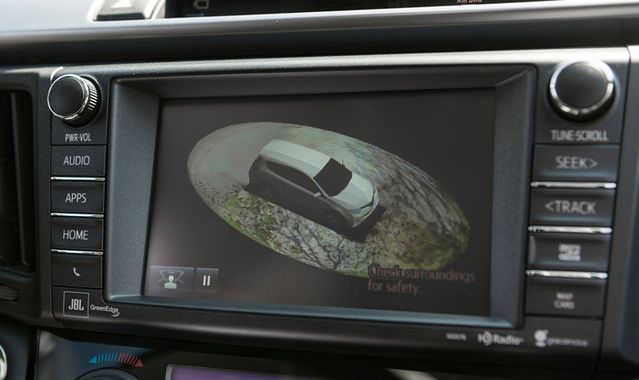 Toyota zainwestuje 50 mln dolarów w badania nad sztuczną inteligencją wspierającą kierowców