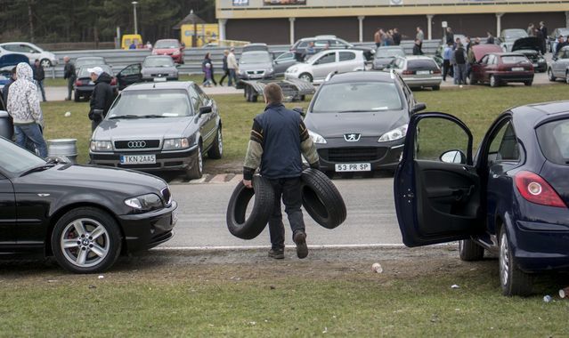 Polska jest motoryzacyjnym skansenem. 71 proc. aut ma więcej niż 10 lat