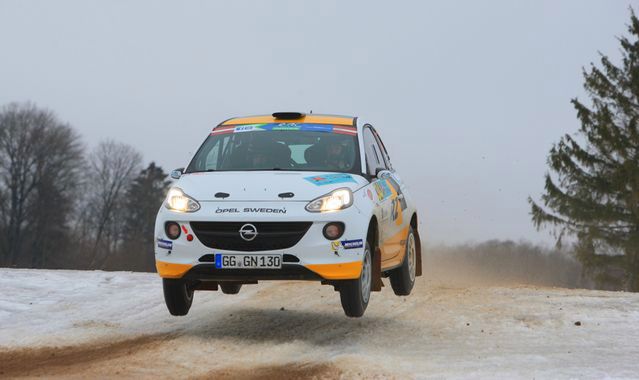 Opel Adam na czele Rajdu Lipawy