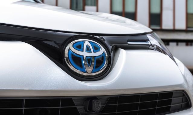 Toyota chce sprzedać w Polsce 8000 hybryd