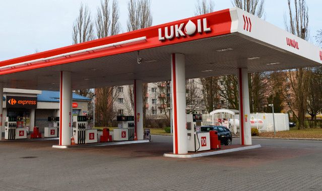 Łukoil sprzedaje polskie stacje paliw