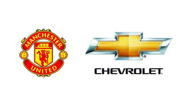Logo Chevrolet na koszulkach Manchester United