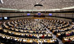 La Repubblica: eurosceptycy oszukiwali Parlament Europejski