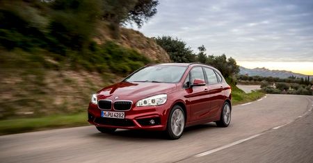 System ochrony pieszych BMW wyróżniony