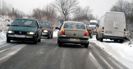 Technika jazdy zimą. Pozbądź się letnich przyzwyczajeń