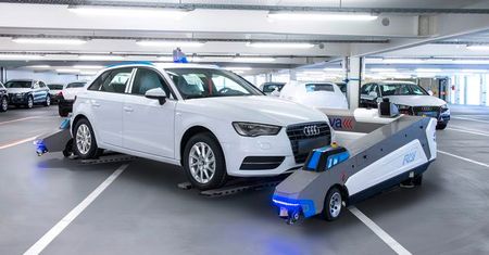 W fabryce Audi roboty transportują samochody