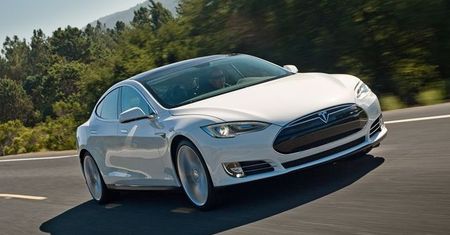 Tesla S i X same zmienią pas ruchu