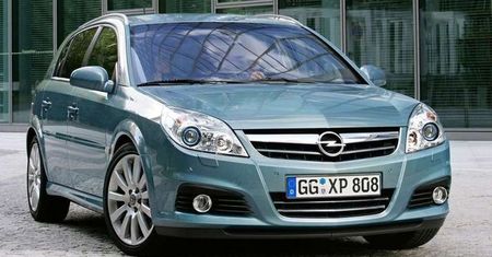 Opel Signum: czy zakup luksusowego hatchbacka ma sens?