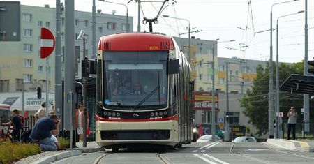 Twoje auto blokuje przejazd tramwajom? Dostaniesz mandat do 1000 zł i zapłacisz za holowanie