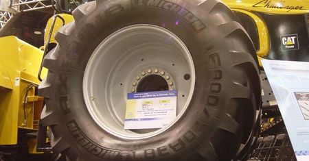 Gigantyczna opona Michelin do ciągników