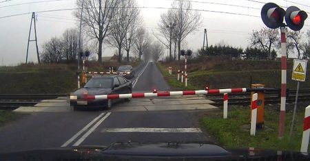 Bezpieczniej na przejazdach kolejowych