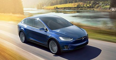 Tesla Model X sama zawiozła chorego do szpitala