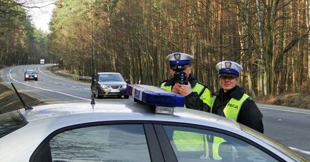 Policja apeluje o rozwagę podczas świątecznych podróży