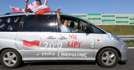 Flaga na samochodzie: może być mandat