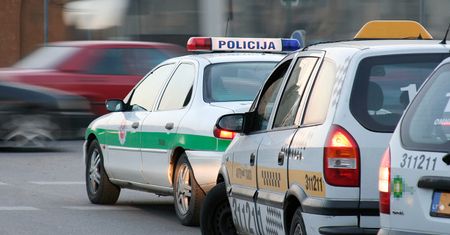 Gdzie w Europie należy jeździć na światłach