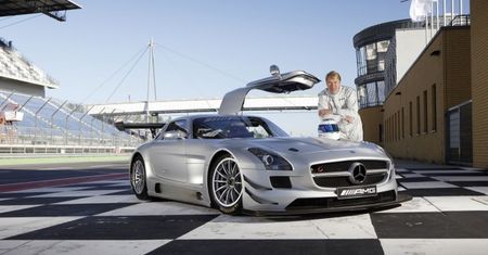 Wielki mistrz za sterami Mercedesa na Verva Street Racing