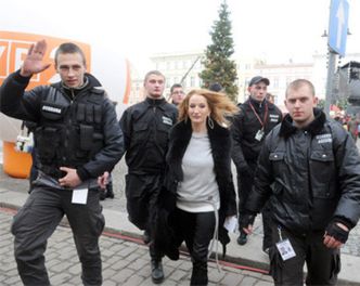 Steczkowska z 5 ochroniarzami na imprezie charytatywnej (FOTO)